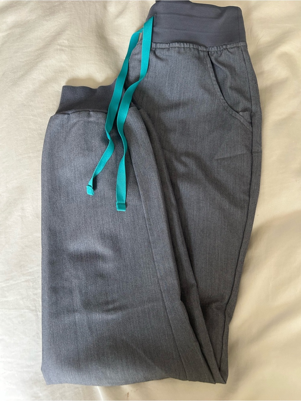 FIGS Women’s Zamora Pants in Graphite in XS